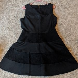 Gorgeous Tiana B lbd little black dress
